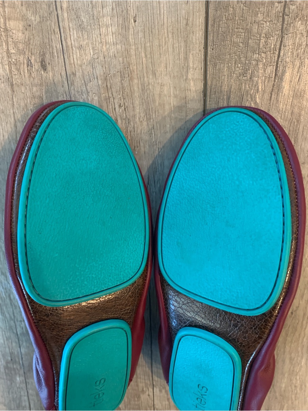 Tieks Sz 8 Foldable Burgundy Leather Slip-On Ballet Flats with Teal Heel Tab - Picture 15 of 16